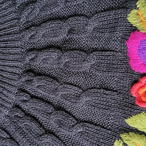 Seprate Issue Vintage Black Cableknit Sweater with Spring Flowers - Picture 3 of 9